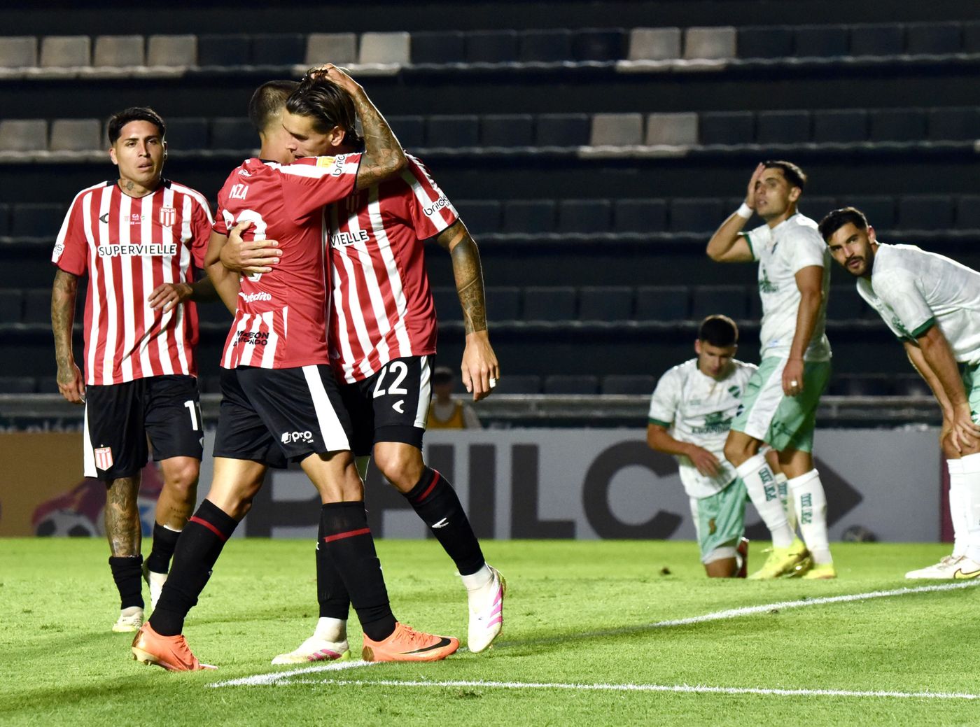Estudiantes Ituzaingó festejo gol (5)