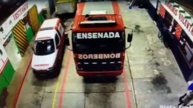 video: un bombero de ensenada le salvo la vida a un bebe de apenas 9 meses