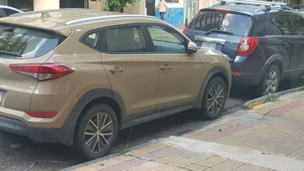 Escracharon a un hombre que le tapó el garaje a un abuelo que tenía que irse de vacaciones