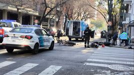 dos motociclistas resultaron heridos en pleno centro de la plata tras un brutal choque dos motociclistas resultaron heridos en pleno centro de la plata tras un brutal choque