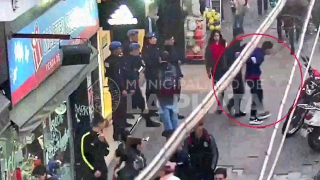 video: trato de robar en un adidas del centro, lo descubrieron y termino detenido