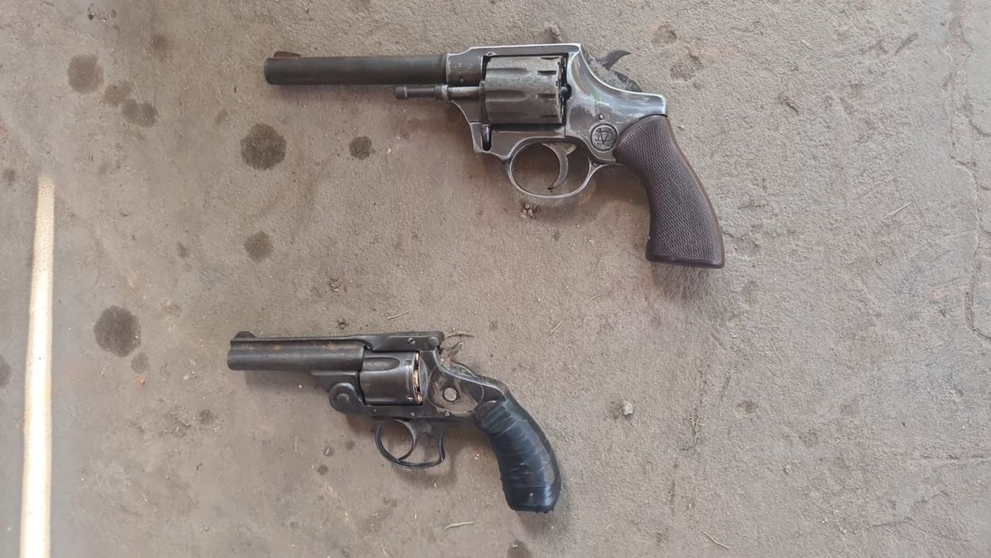 Las armas secuestradas al joven acusado por intento de homicidio en La Plata