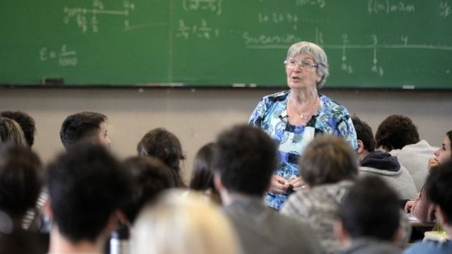 distincion y clase: la profesora youtuber de la unlp vuelve a la facultad de ingenieria