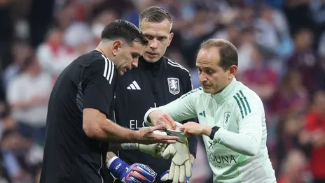 Se confirmó la lesión de Dibu Martínez: ¿cuánto tiempo estará afuera y qué hará la Selección argentina? Se confirmó la lesión de Dibu Martínez: ¿cuánto tiempo estará afuera y qué hará la Selección argentina?
