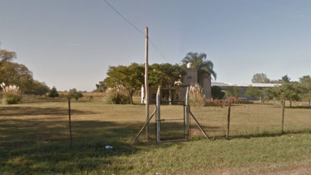 Un joven destrozó una ventana y entró a robar en un edificio de la UNLP