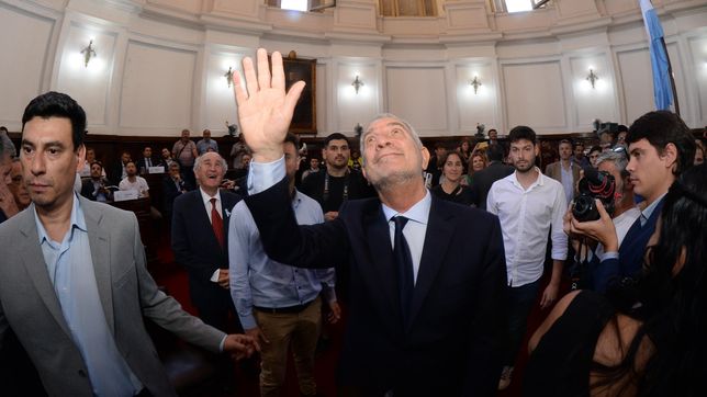 el concejo sesiona por ultima vez en el ano y trata el pedido de licencia de alak