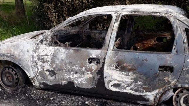asaltaron a un taxista, escaparon con su auto y se lo prendieron fuego
