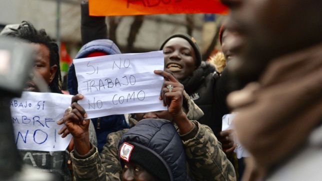 video: vendedores senegaleses cantaron la marcha peronista durante la protesta en la plata