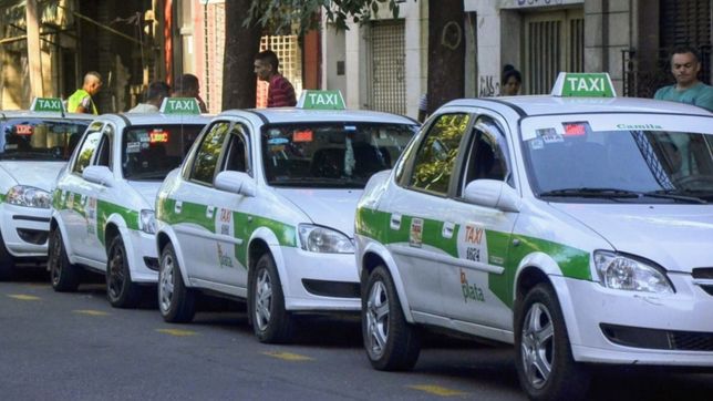habilitan a taxis y remises a usar utilitarios y vehiculos de modelos mas viejos