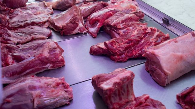 el gobierno negocia un acuerdo de precios mientras la carne sube en los mostradores