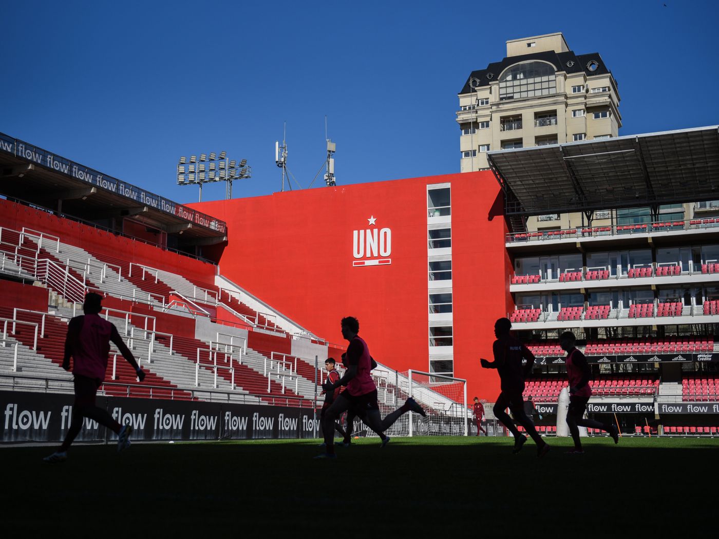 Estudiantes entrenamiento UNO 3