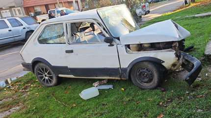 Un Fiat 147 se incrustó contra una casa y el conductor murió