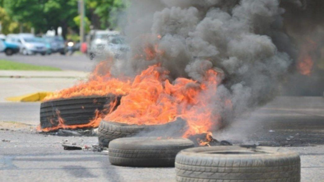 Arranca una jornada de fuertes protestas de movimientos sociales en La Plata