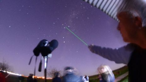 Vecinos de La Plata vieron en el cielo un misterioso objeto con forma de boomerang Vecinos de La Plata vieron en el cielo un misterioso objeto con forma de boomerang