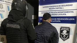 un hombre fue detenido en la plata por robar cinco celulares en un recital en el estadio atenas un hombre fue detenido en la plata por robar cinco celulares en un recital en el estadio atenas