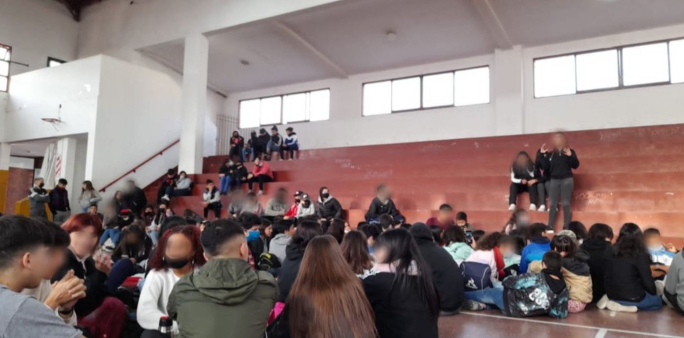 Sentada escuela media 13