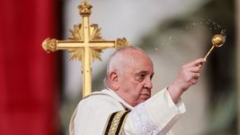 vuelo de linea y comitiva minima: asi sera el viaje de axel kicillof a roma para visitar al papa francisco