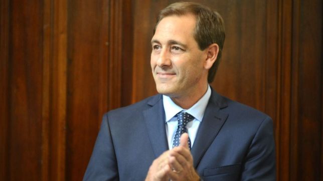 tono dialoguista para pedir obras y anuncios de descentralizacion en el discurso de garro