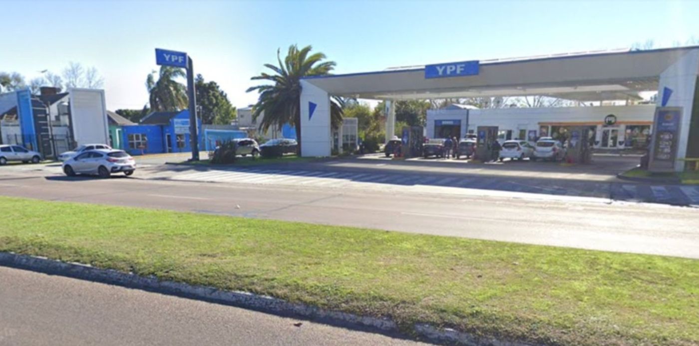 Estación de Servicio de Centenario y 464
