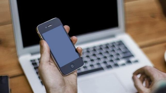 internet, telefonos y cable: el gobierno autorizo una suba retroactiva del 5%