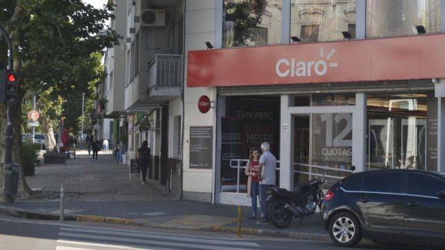cierra por refacciones la unica agencia oficial de claro en la plata