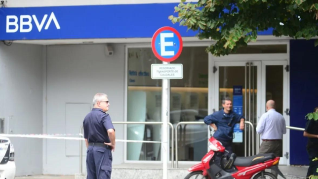 tension en la plata por el robo a un hombre que sacaba plata de un cajero