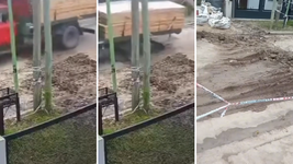 un camion quedo encajado en un enorme bache y los vecinos apuntan a absa y la municipalidad un camion quedo encajado en un enorme bache y los vecinos apuntan a absa y la municipalidad