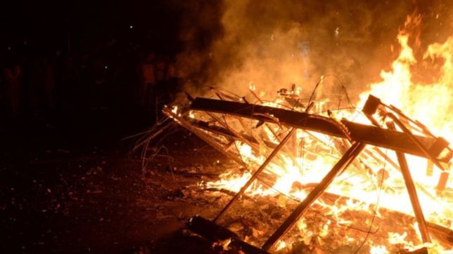 tristeza y bronca: les prendieron fuego el muneco de fin de ano y piden ayuda