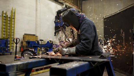 Caputo confirmó qué cambios habrá en las cargas las patronales, el Impuesto a las Ganancias y el régimen de empleo