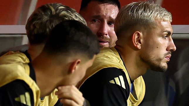 el llanto desconsolado de lionel messi tras salir reemplazado