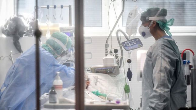 uno de cada diez enfermos graves produce anticuerpos que empeoran el coronavirus