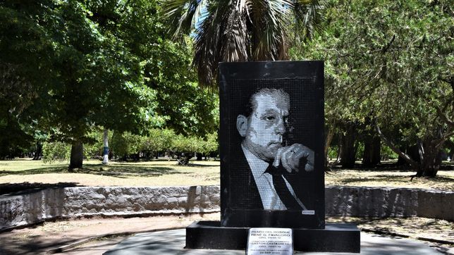 la plata lanza un circuito en bus para recorrer los sitios ligados a rene favaloro