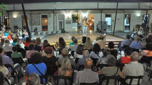 vuelve cuentos bajo la luz de la luna, un plan diferente para las noches de verano