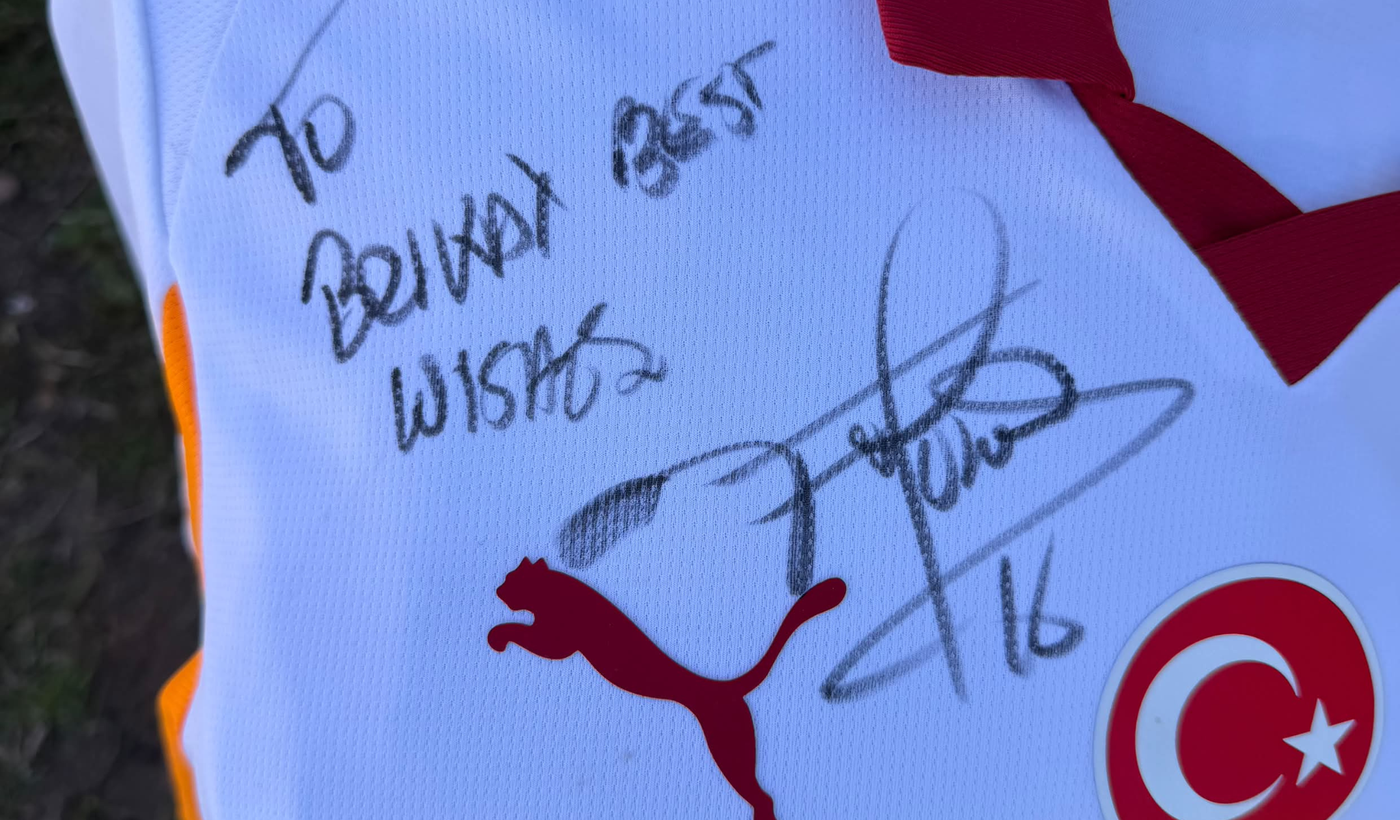 La firma de Fernando Muslera.