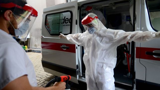 la dificil tarea de asistir a las personas y cuidarse del contagio en tiempos de pandemia
