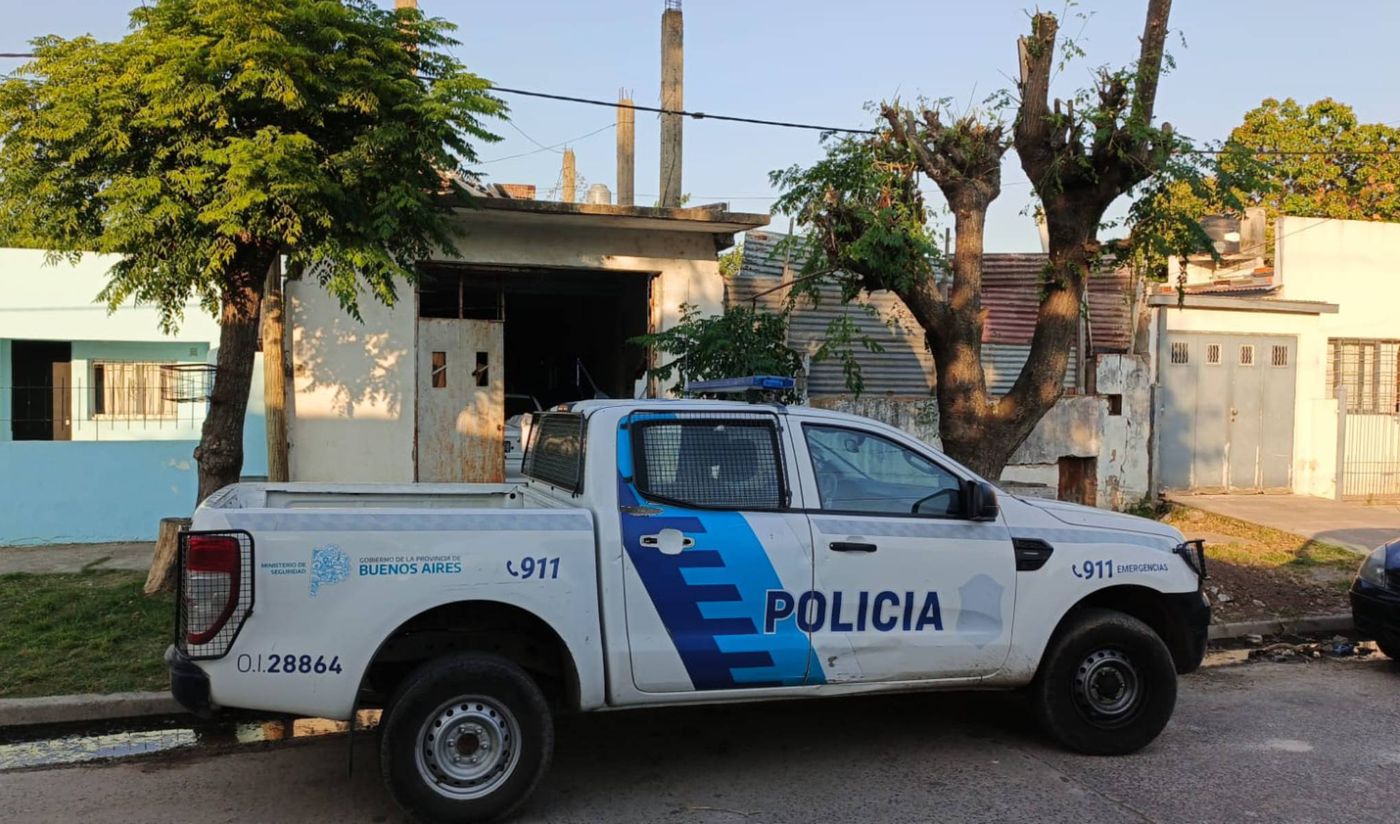 patrullero policía bonaerense allanamiento.jpg