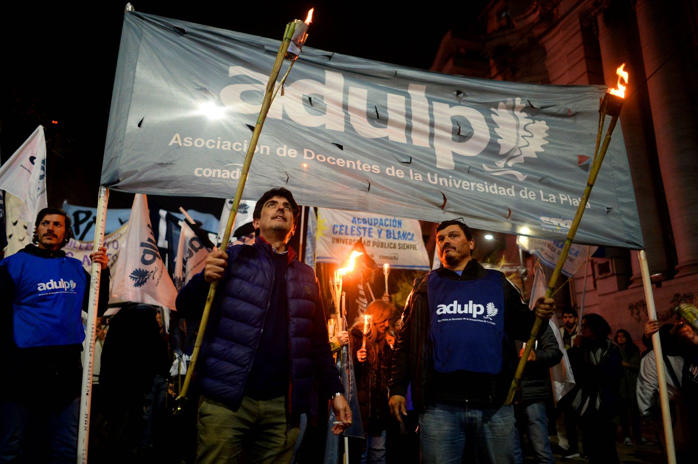 Marcha de antorchas UNLP (14).jpg