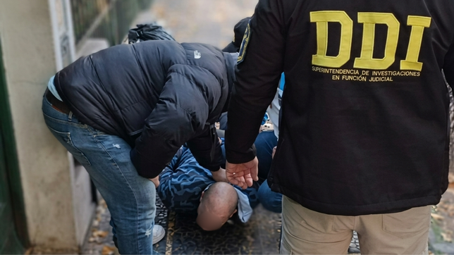 desarticularon una peligrosa banda dedicada a entraderas en la plata: secuestraron droga y armas
