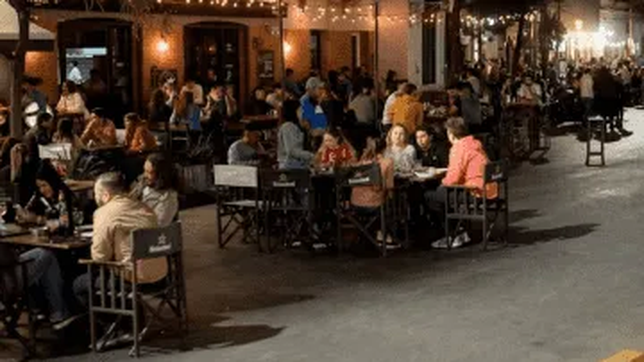 un hombre borracho entro a los tiros a un bar porque se negaron a atenderlo