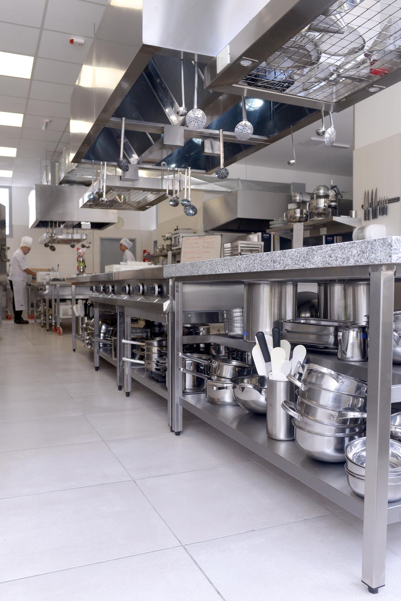 Los estudiantes del IAG cocinan en sus instalaciones, con materiales de primera calidad