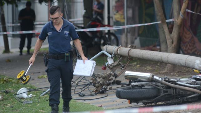 tragedia en la plata: un poste de luz cayo y mato a un hombre que estaba en la vereda