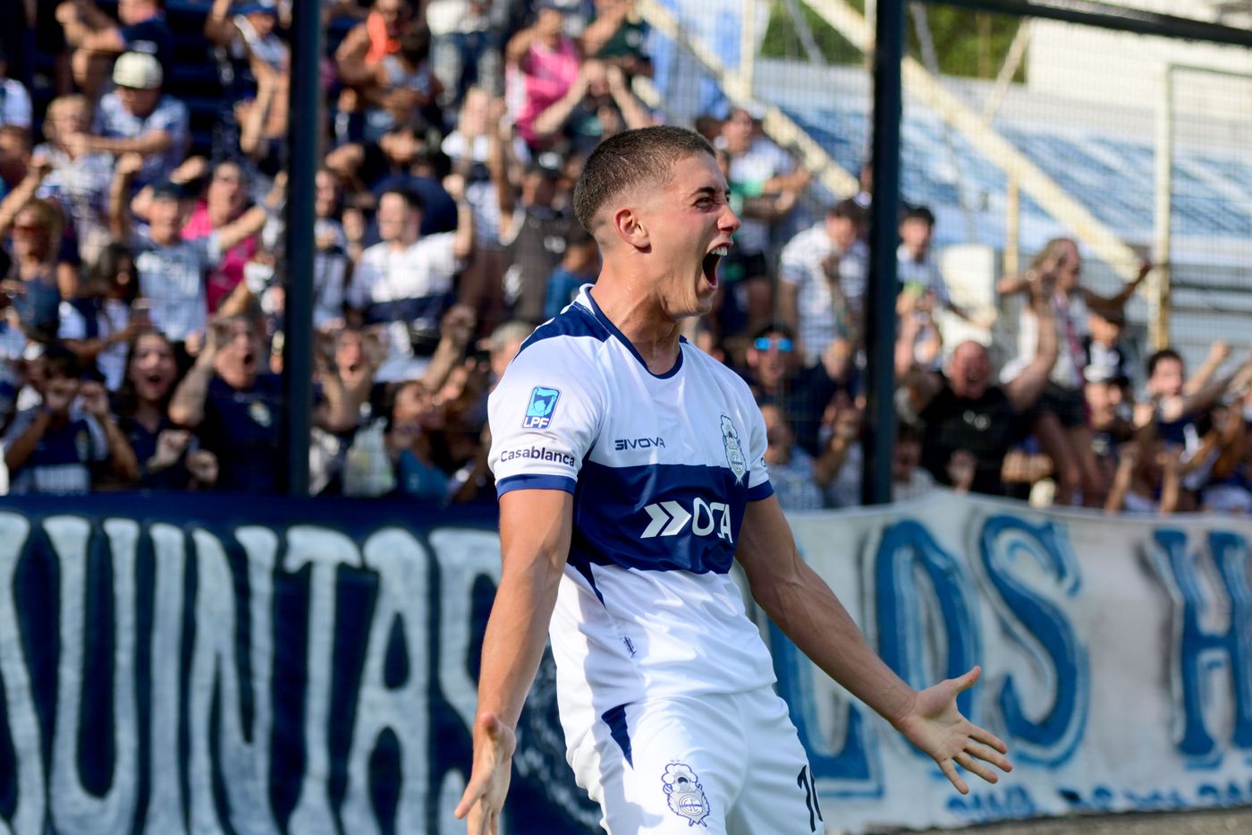 Gimnasia Aldosivi Barros Schelotto festejo gol