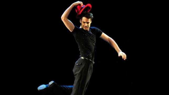 el bailarin platense inaki urlezaga recorrera la provincia con clases de danza gratuitas