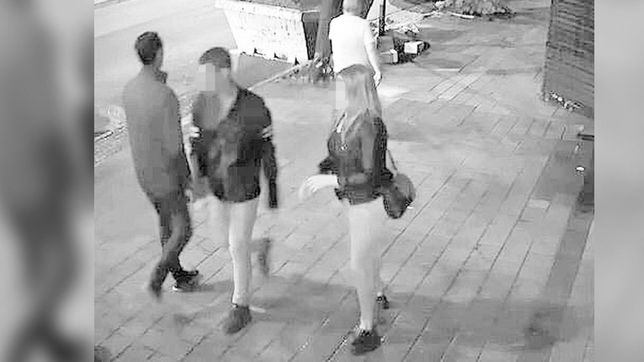 buscan a un hombre que le partio una baldosa a otro en la cabeza y ahora lucha por su vida