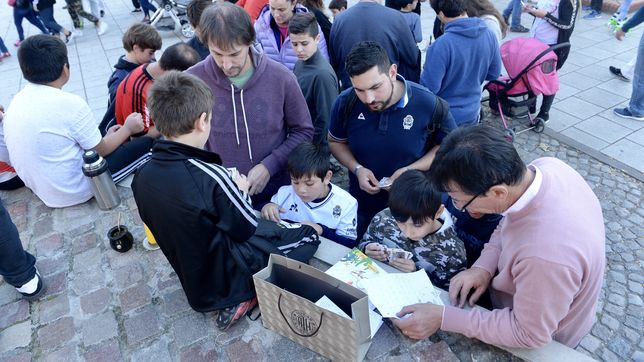 arranca la copa america 2024 y las figuritas ya son furor: ¿cuanto cuestan el album y los paquetes de panini?
