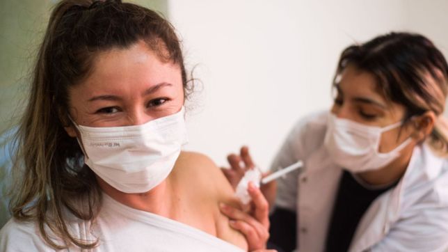 comenzo la distribucion de 1,6 millones de dosis de pfizer para vacunar adolescentes