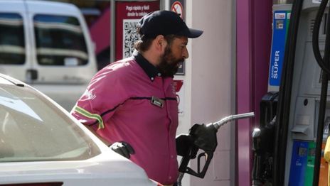 ¿Cuándo y por qué se dejarán de aceptar tarjetas de crédito en las estaciones de servicio?