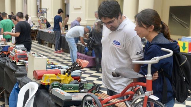playmobils, billetes, trenes, motos y mas en la retro colecciones en el pasaje dardo rocha