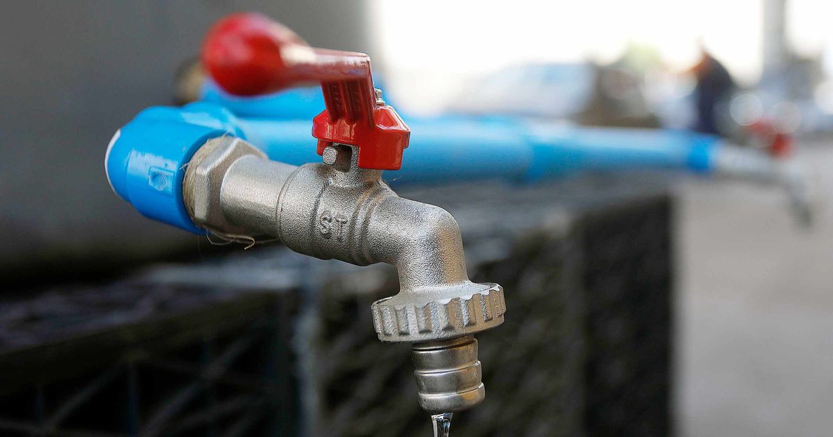 Más vecinos de La Plata se quejan por falta de agua: Las canillas están ...