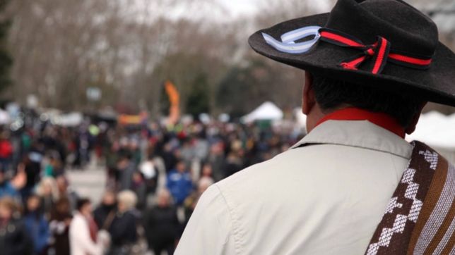 la plata homenajea a san martin con un gran desfile tradicionalista y mucha musica